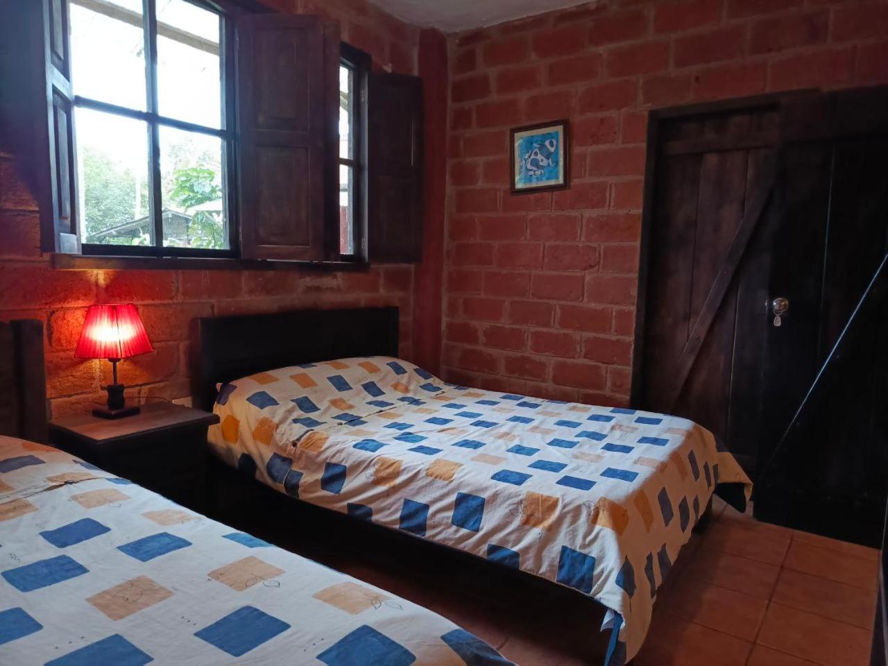 Hosteria Sapos Y Ranas Milpe Exteriör bild