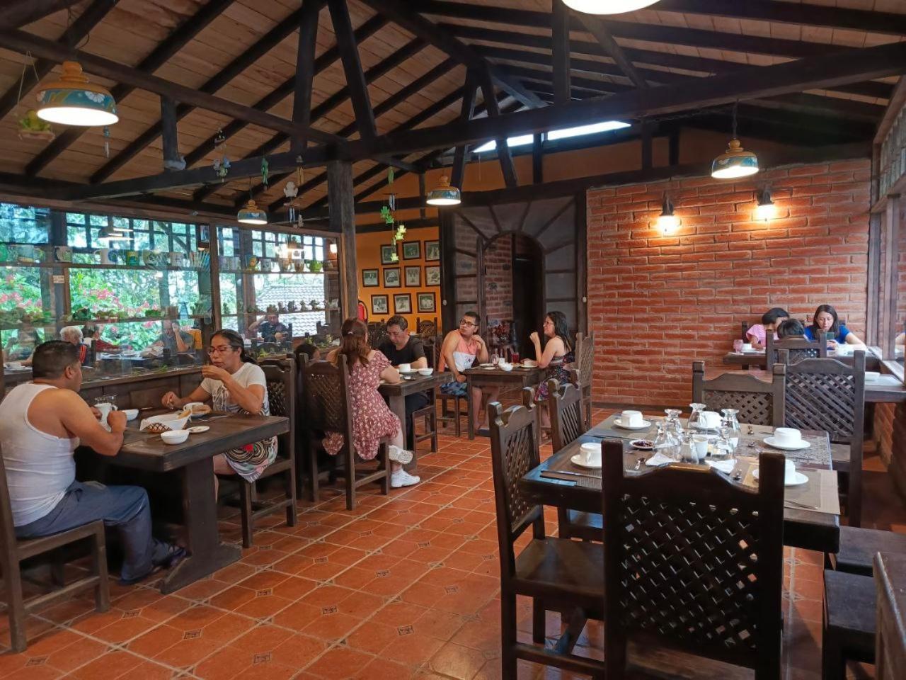 Hosteria Sapos Y Ranas Milpe Exteriör bild