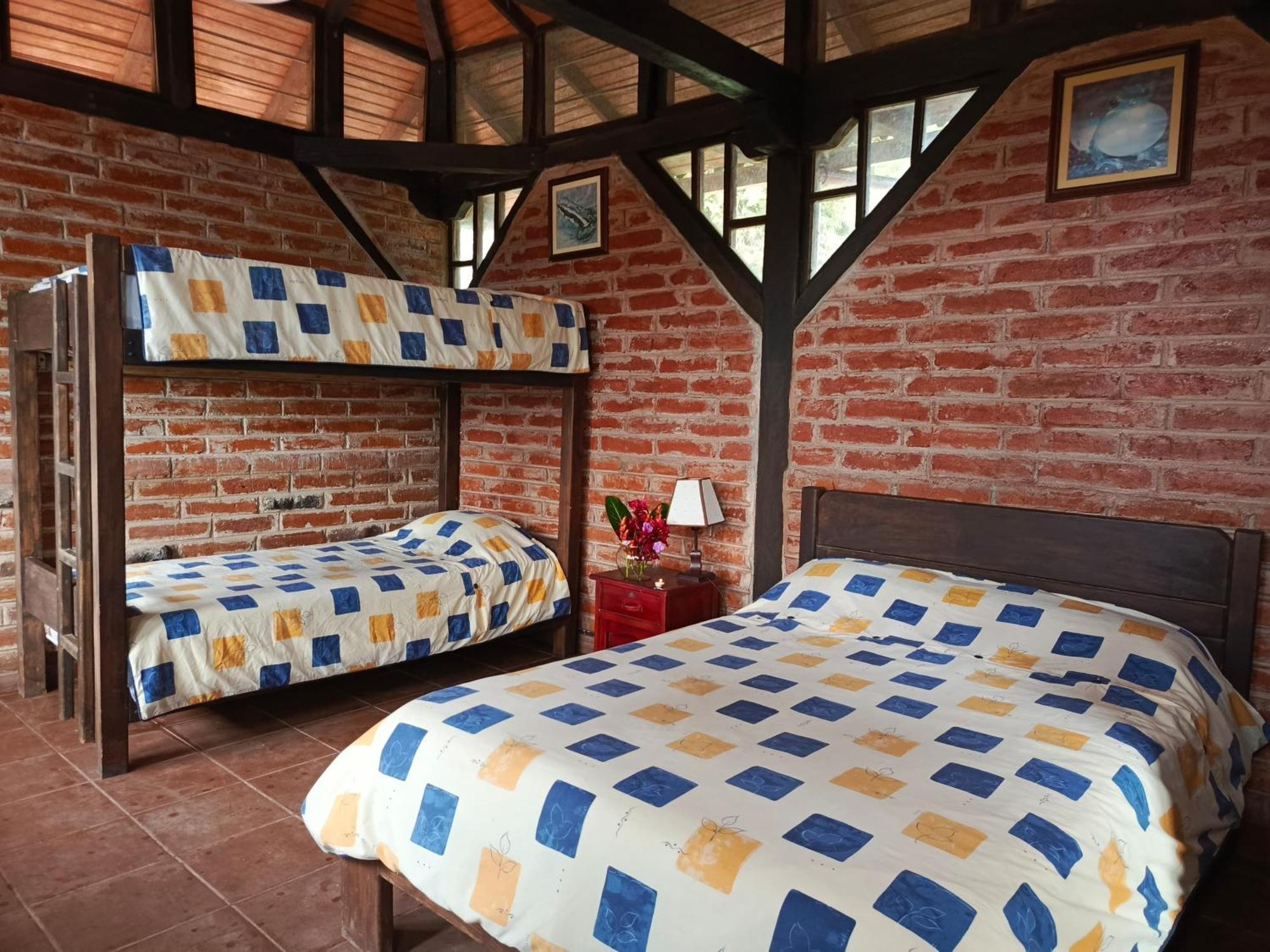 Hosteria Sapos Y Ranas Milpe Exteriör bild